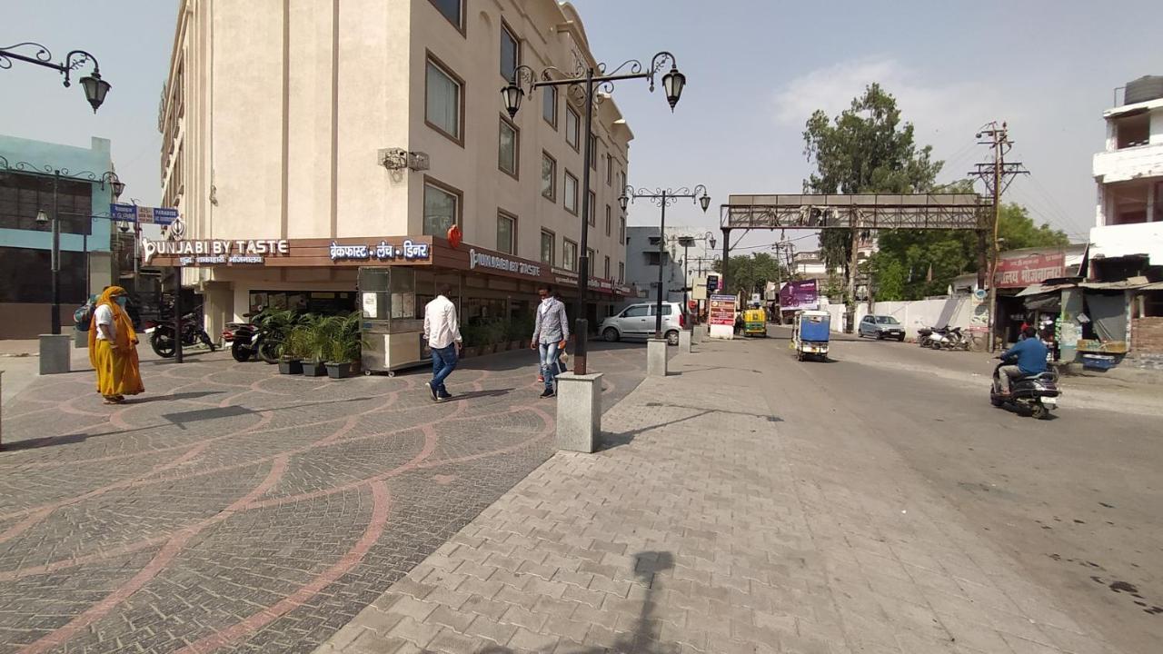 Hotel Radiance Bareilly Eksteriør bilde