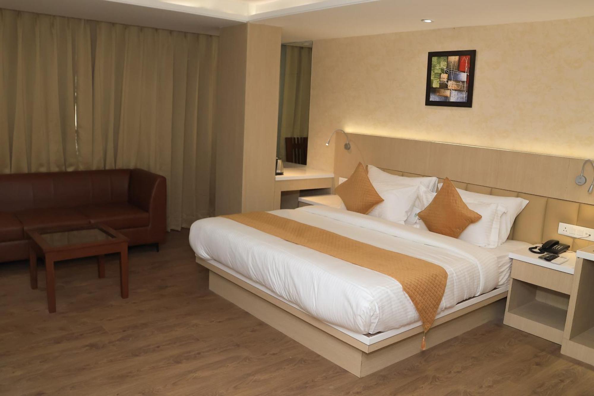 Hotel Radiance Bareilly Eksteriør bilde