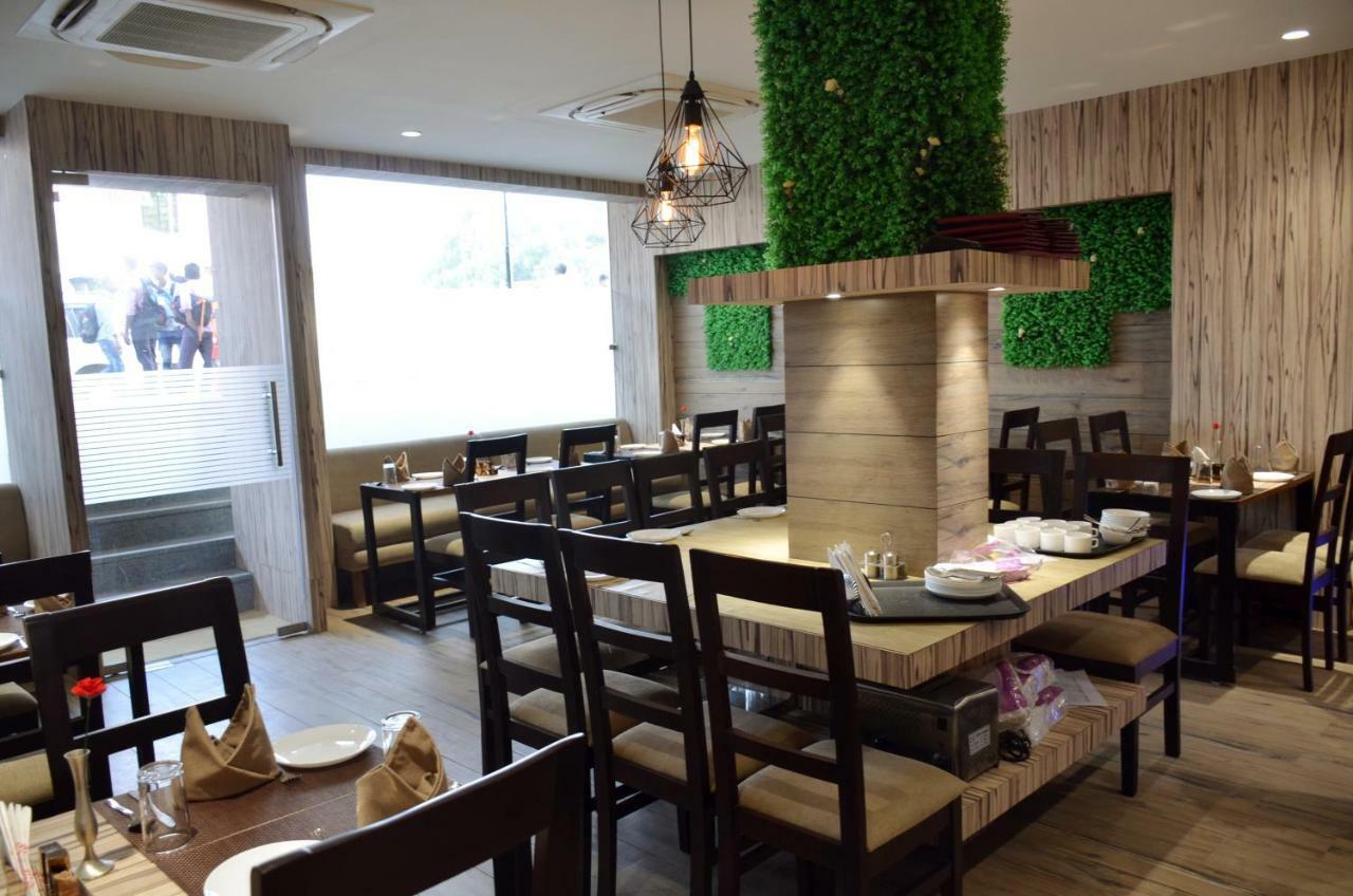 Hotel Radiance Bareilly Eksteriør bilde