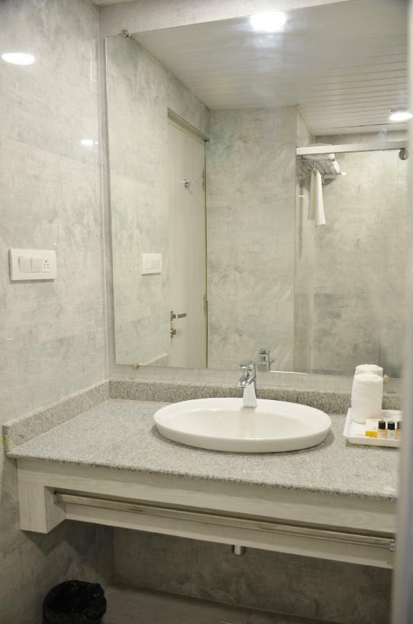 Hotel Radiance Bareilly Eksteriør bilde