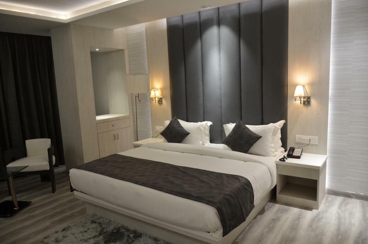 Hotel Radiance Bareilly Eksteriør bilde