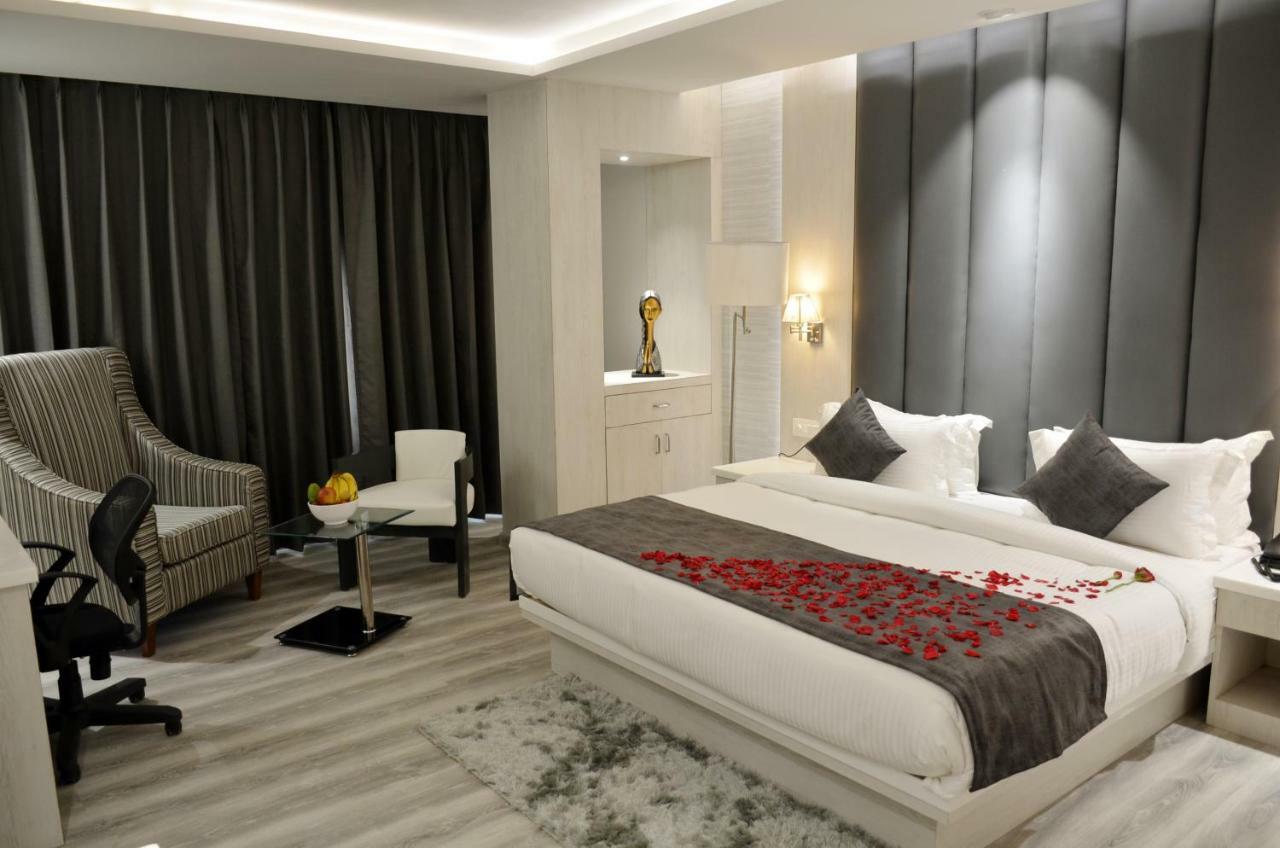 Hotel Radiance Bareilly Eksteriør bilde