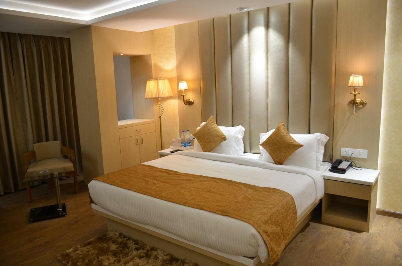 Hotel Radiance Bareilly Eksteriør bilde