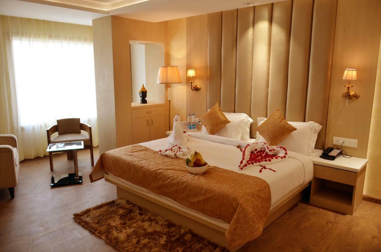 Hotel Radiance Bareilly Eksteriør bilde