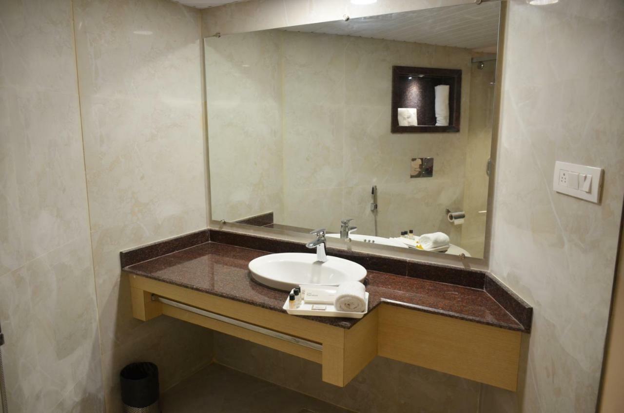 Hotel Radiance Bareilly Eksteriør bilde