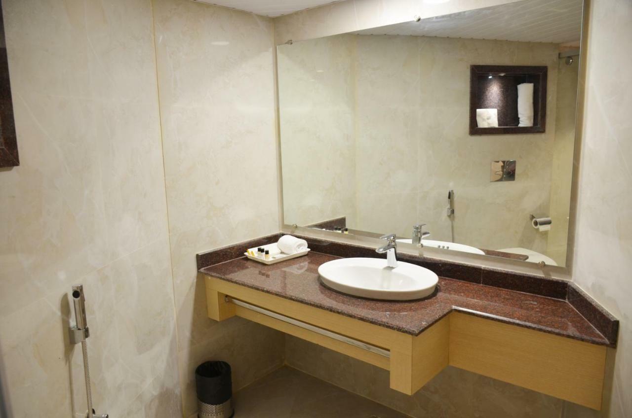 Hotel Radiance Bareilly Eksteriør bilde